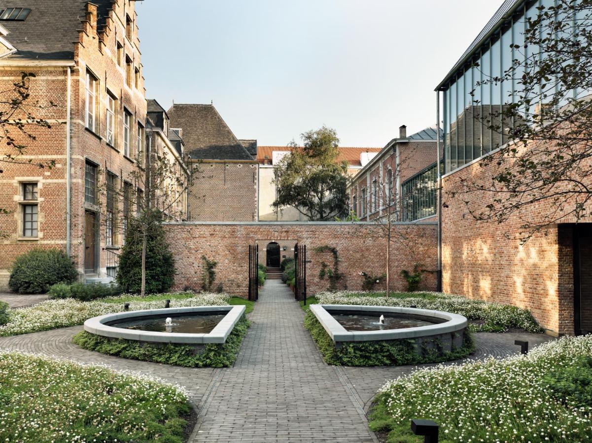 Botanic Sanctuary Antwerp - The Leading Hotels Of The World Экстерьер фото The garden of the museum
